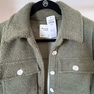 ABERCROMBIE & FITCH -  XS Olive Green Boucle shacket